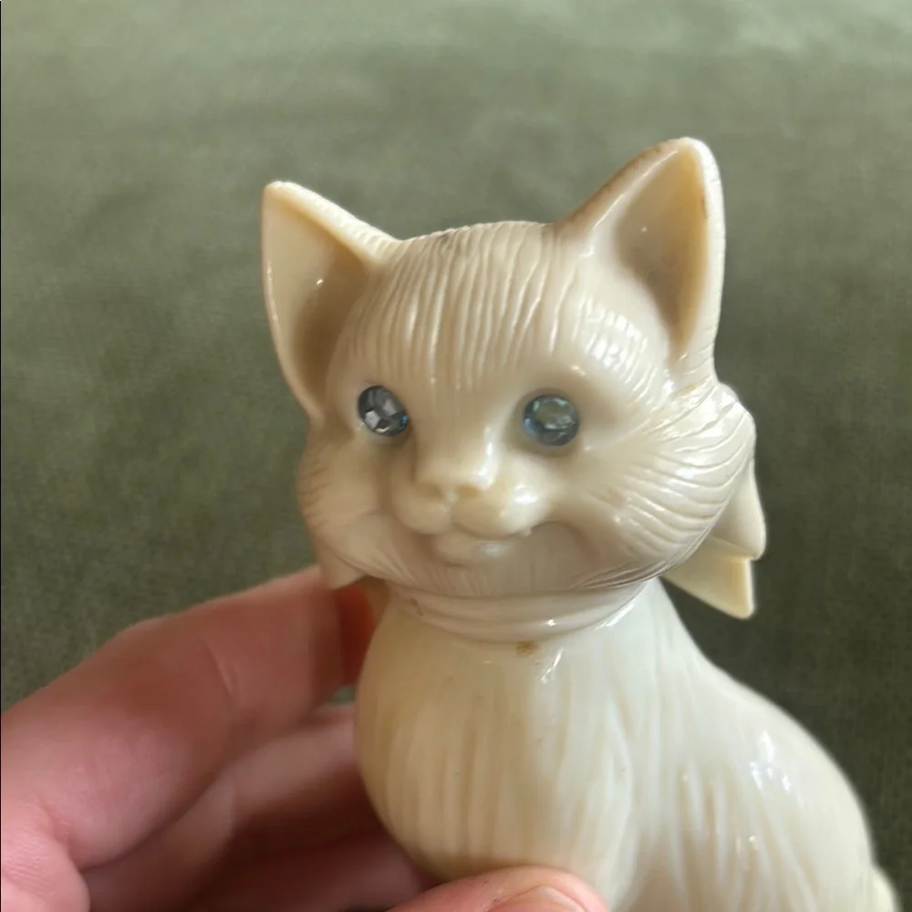 Vintage Avon Cream Cat- collectible desk figurine/decor